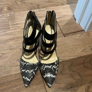 Ivanka Trump ladies pointed toe heels. Snakeskin embossed front. Size 8